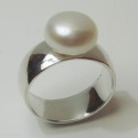anillo de plata con perla blanca